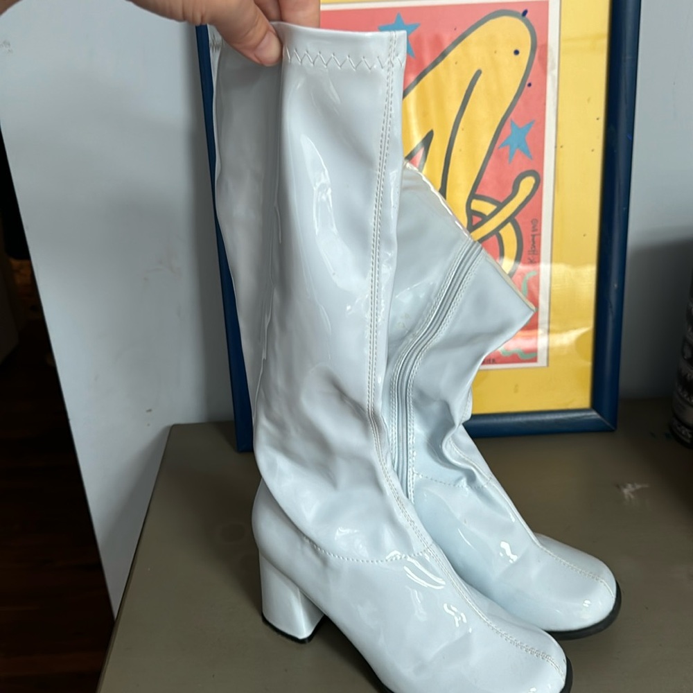 White gogo boots, women’s size 8